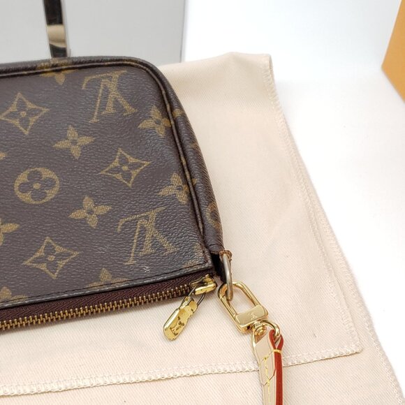 Authentic Louis Vuitton Pochette Accessories Monogram Shoulder Bag lux490-120925 - Picture 7 of 15